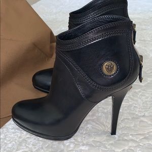 Gucci black slight platform high heel bootie SZ 7